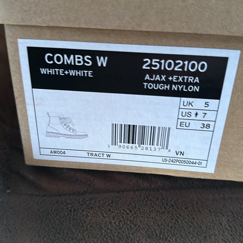 Dr.Martens White Combs Boots 38 7 NEW - Picture 3 of 3